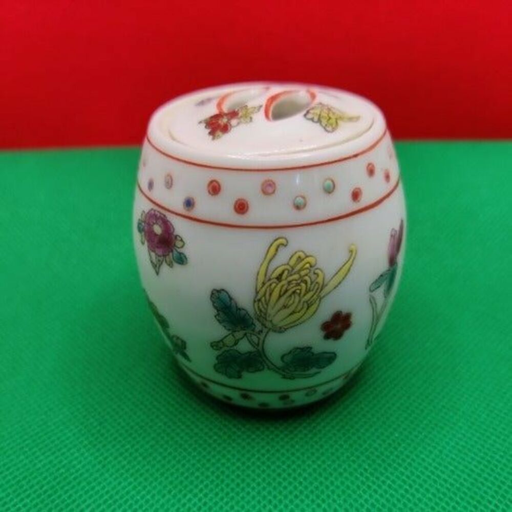 FAMILLE ROSE Chinese Miniature Jar